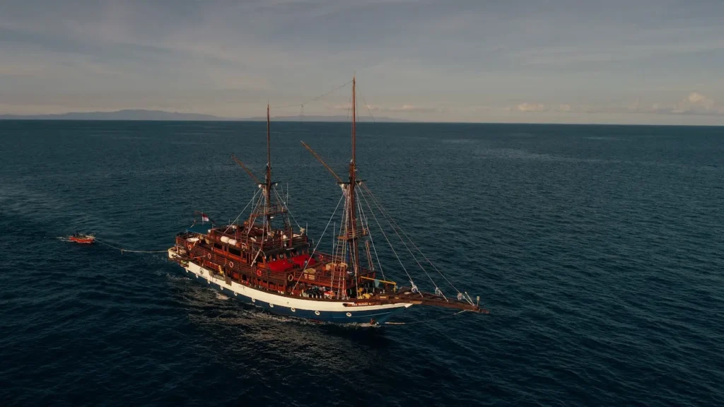 Sea Safari 8 Liveaboard | Komodo Luxury