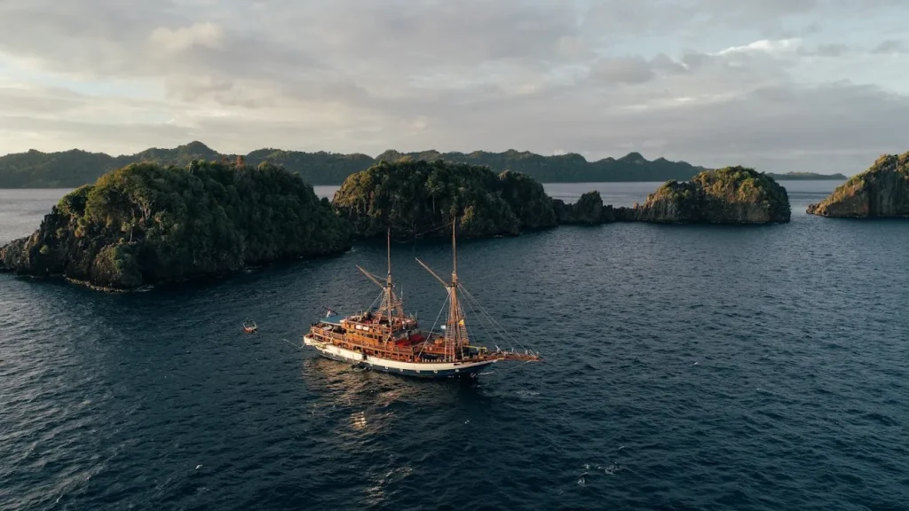Sea Safari 8 Liveaboard | Komodo Luxury