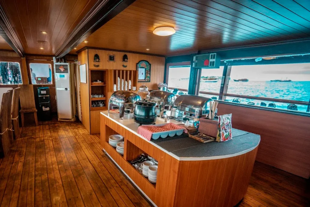 Sea Safari 8 Liveaboard | Komodo Luxury