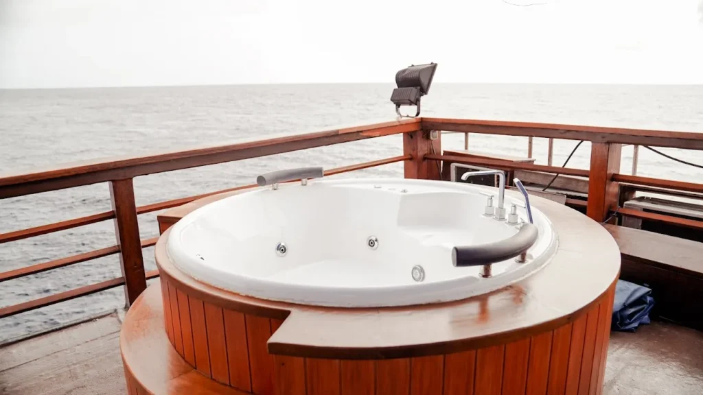 Sea Safari 8 Liveaboard | Komodo Luxury