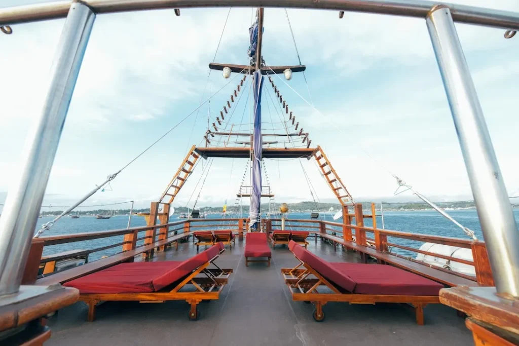 Sea Safari 8 Liveaboard | Komodo Luxury