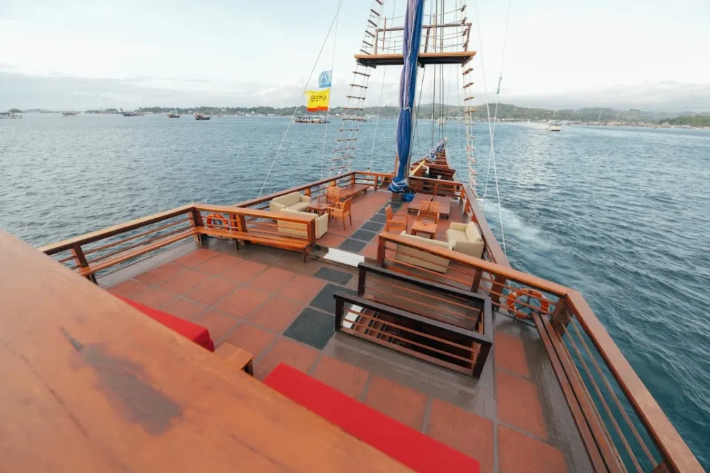 Sea Safari 8 Liveaboard | Komodo Luxury