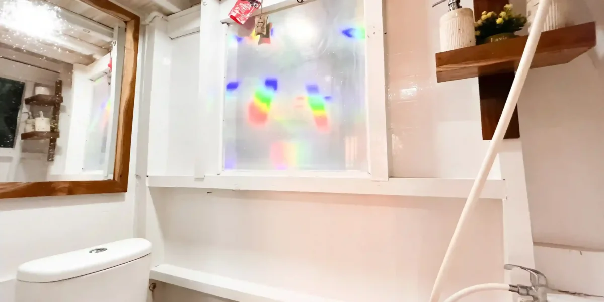 Sharing Cabin Bathroom in Abizar Cruise Phinisi – KomodoLuxury