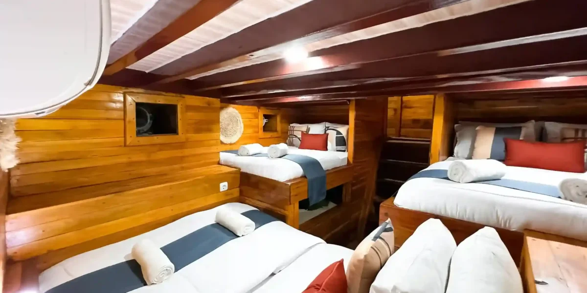 Sharing Cabin Bedroom in Abizar Cruise Phinisi – KomodoLuxury