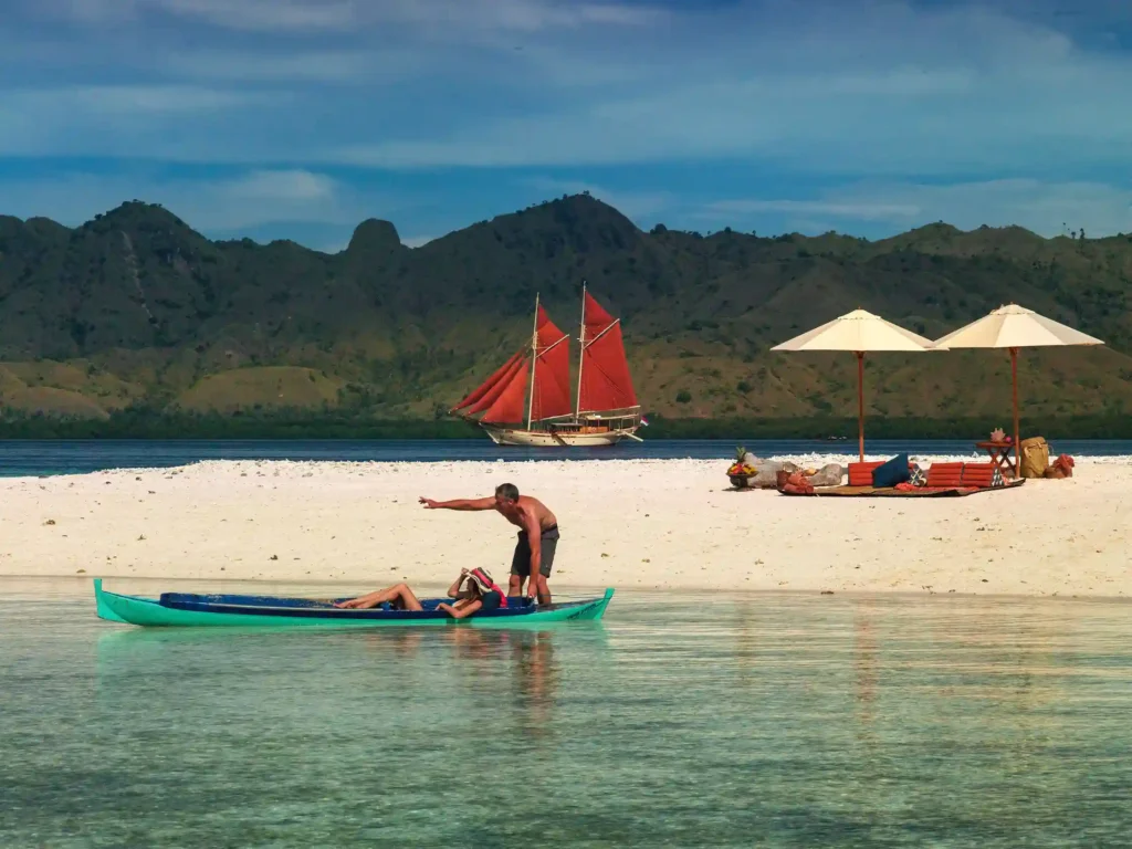 Si Datu Bua Phinisi Sailing | Raja Ampat Tour | Komodo Tour | Komodo Luxury