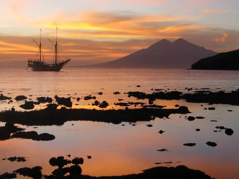 Silolona Phinisi Liveaboard | Komodo Luxury