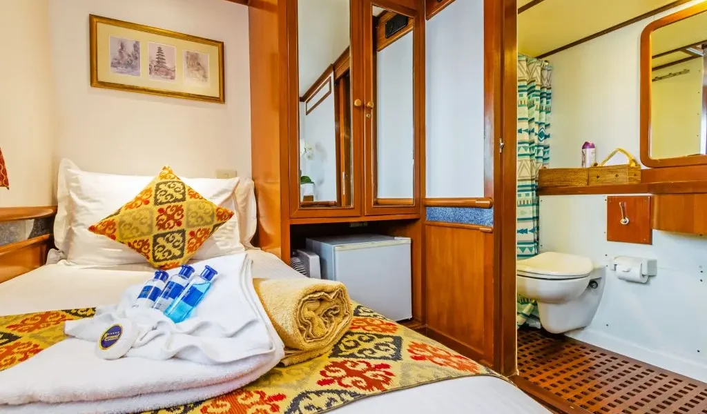 Single Cabin on Mermaid I Cruise Voyage Phinisi | Raja Ampat | Komodo Luxury