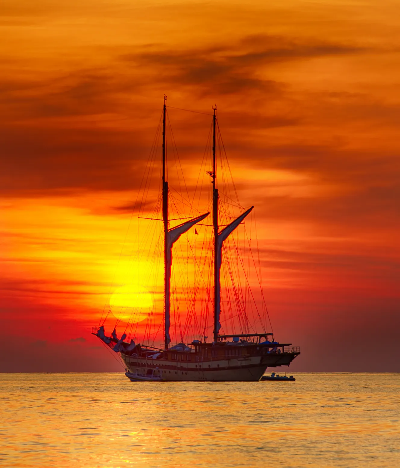 Diving Couple | Diving Activity on Komodo Island Tour | Komodo Luxury