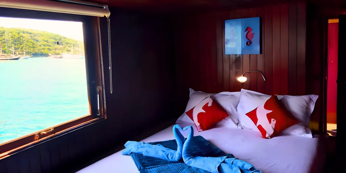 Thalassa 1 Seahorse and Shark (Master Room)