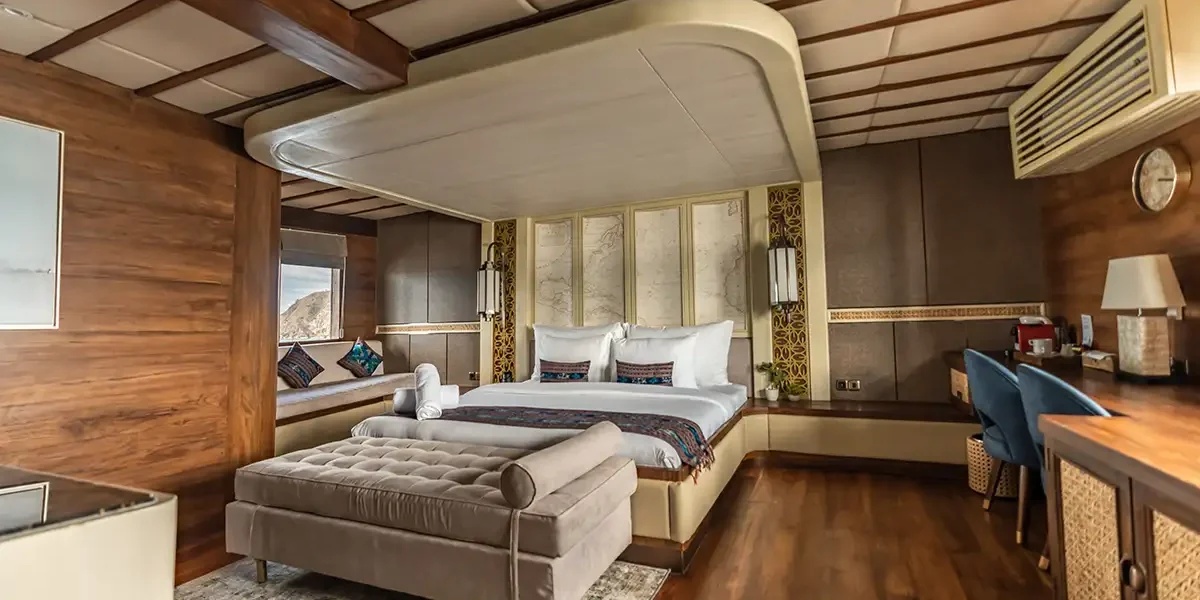 The-Maj-Oceanic-Commodore-Suite