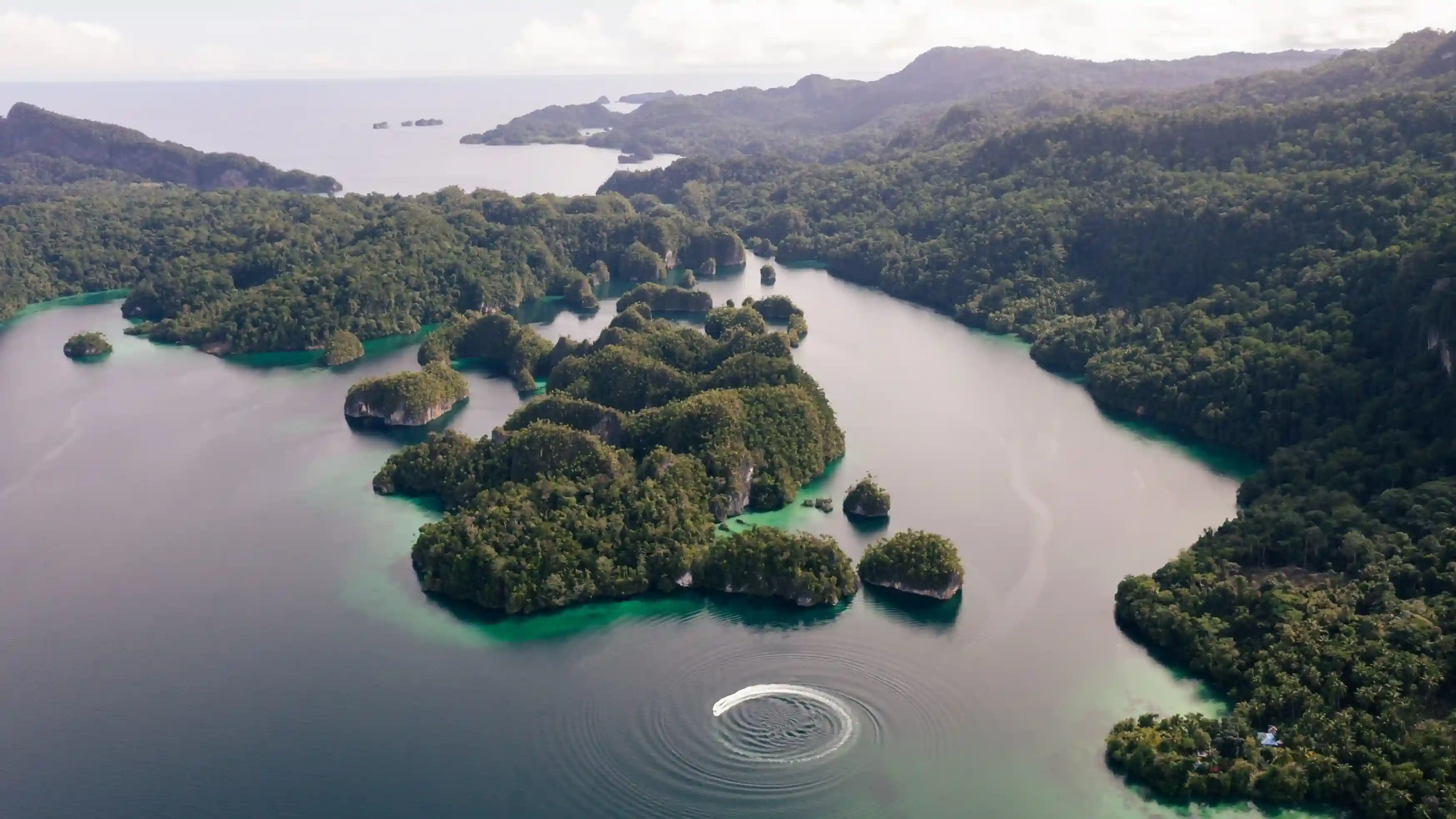 Kaimana Tours Luxury Phinisi | Komodo Luxury