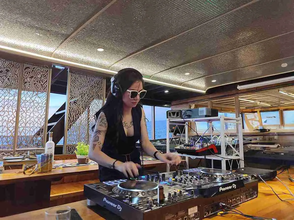 Komodo Boat Party | Komodo Tour | Komodo Luxury
