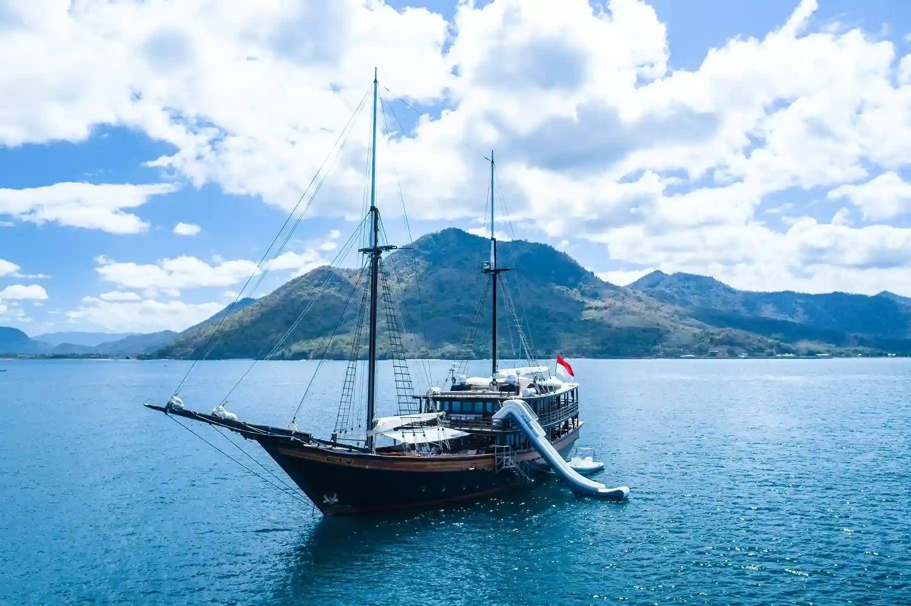 Beach Setup | Triton Bay and Kaimana | Komodo Luxury