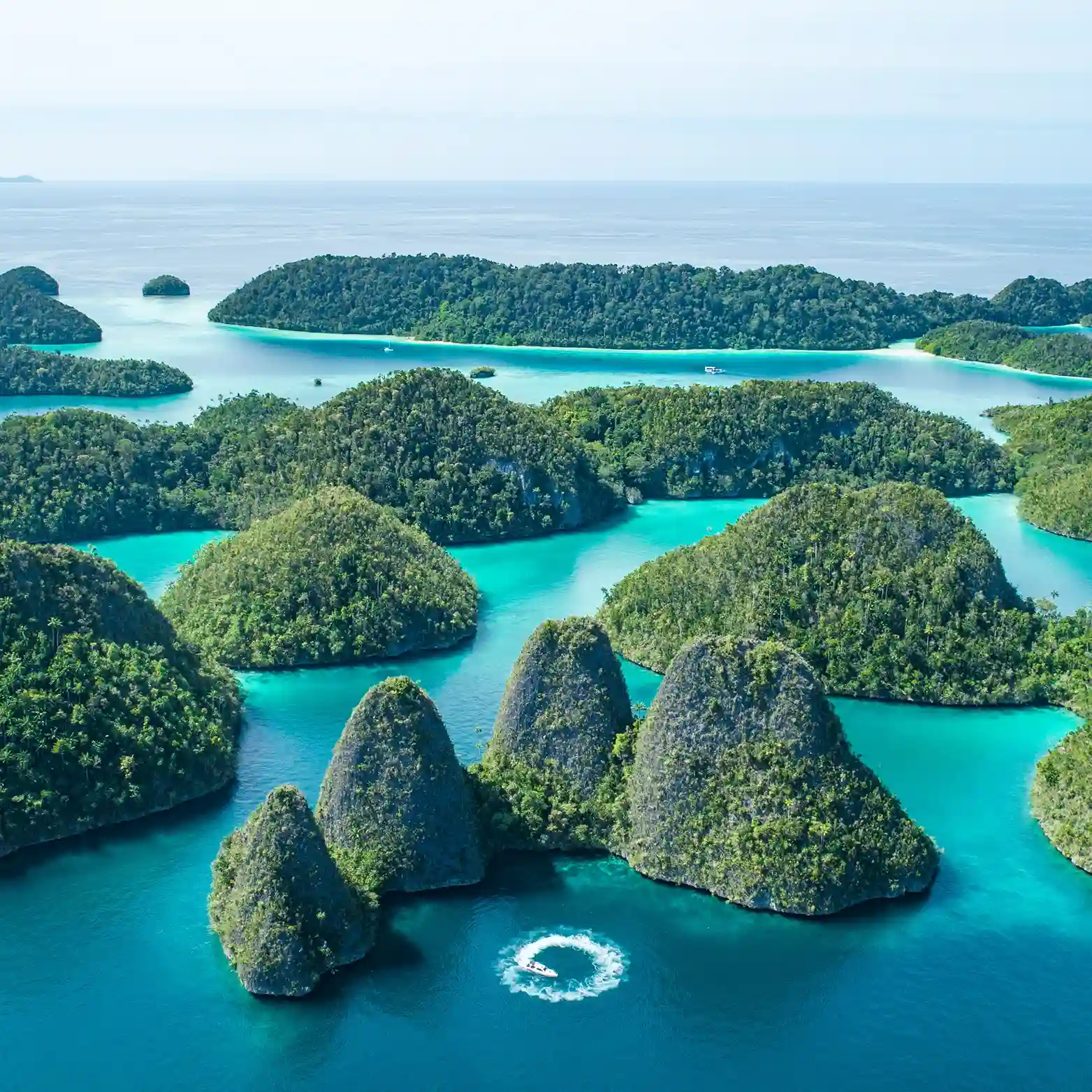 Wayag Island | Raja Ampat Tour Packages | Komodo Luxury