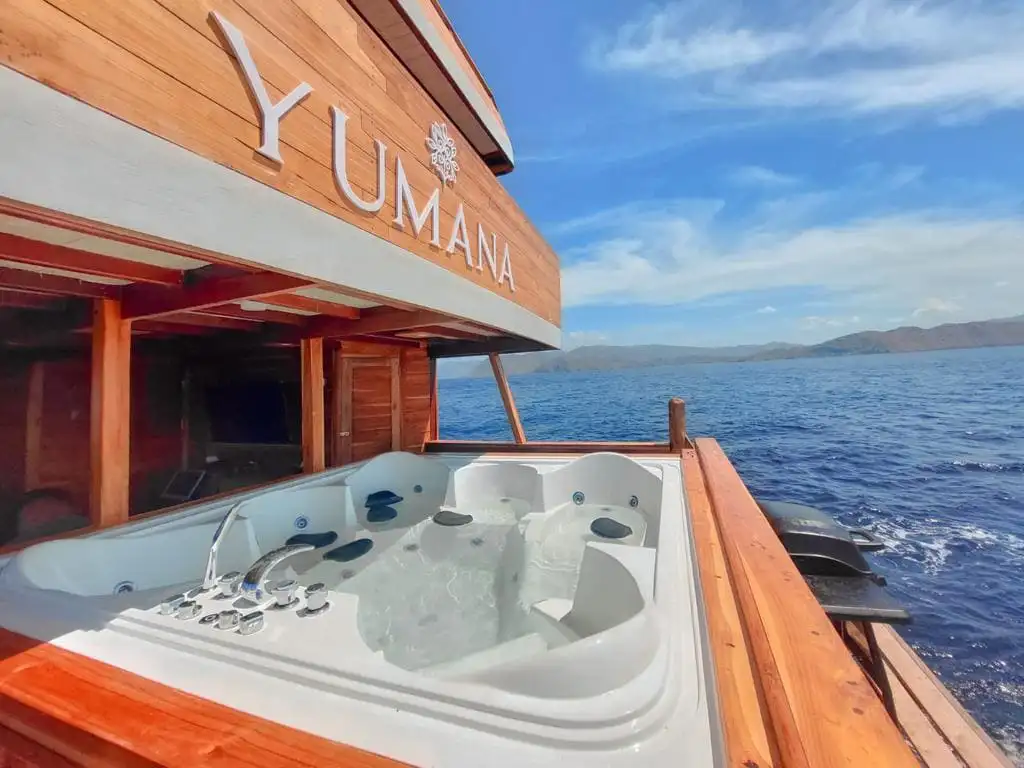 Yumana Phinisi