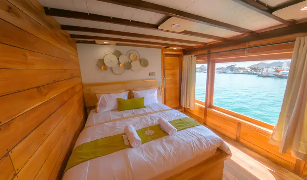 Royal Signature Cabin | Yumana Phinisi | Komodo National Park | Komodo Luxury