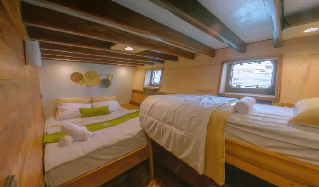 Royal Superior Cabin 1 | Yumana Phinisi | Komodo National Park | Komodo Luxury