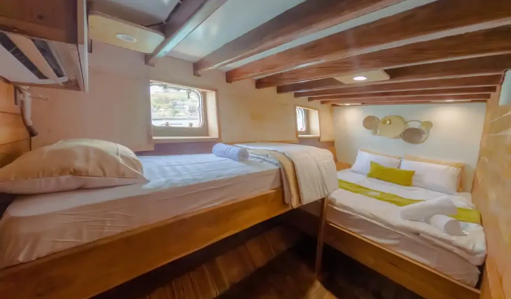 Royal Superior Cabin 1 | Yumana Phinisi | Komodo National Park | Komodo Luxury