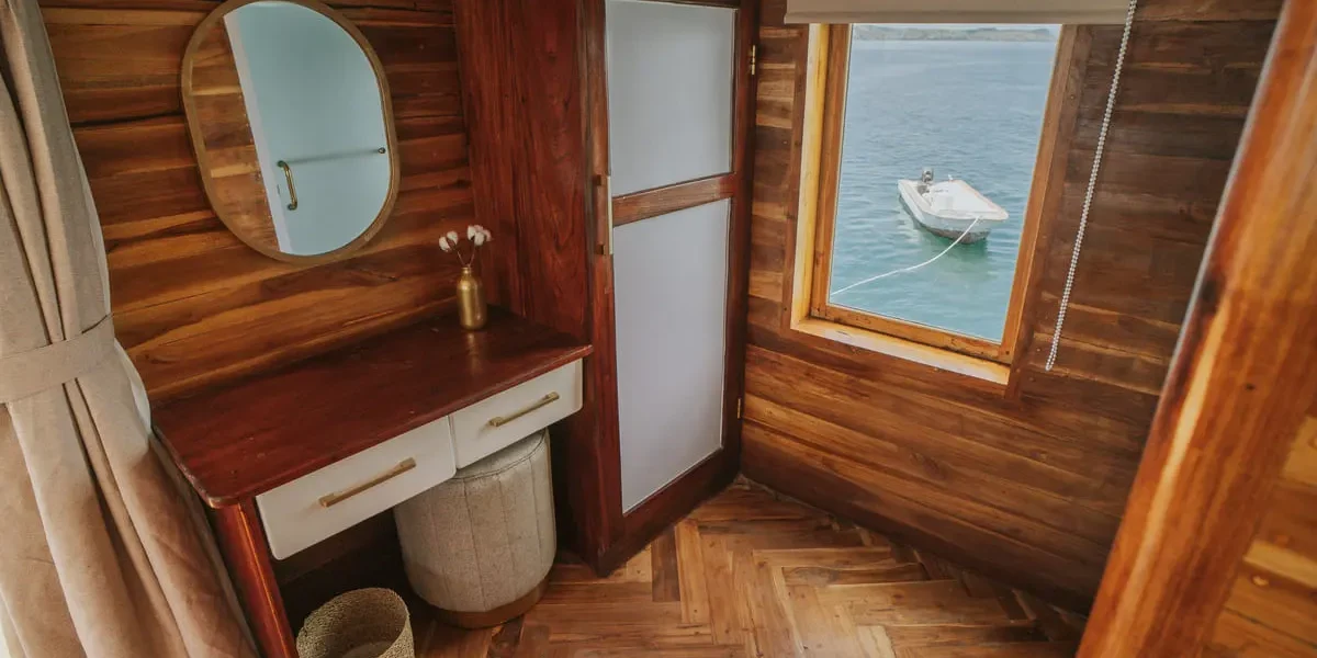Zada-Nara-Master-Ocean-View-Cabin-Bathroom