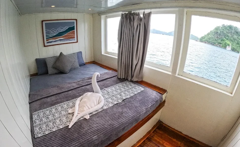 zendaya rinca komodo cabin